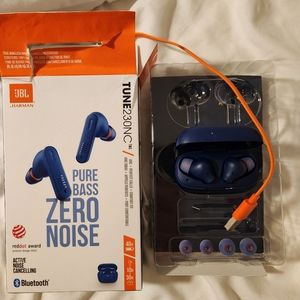 JBL harman Pure Bass Zero Noise bluetooth ear buds